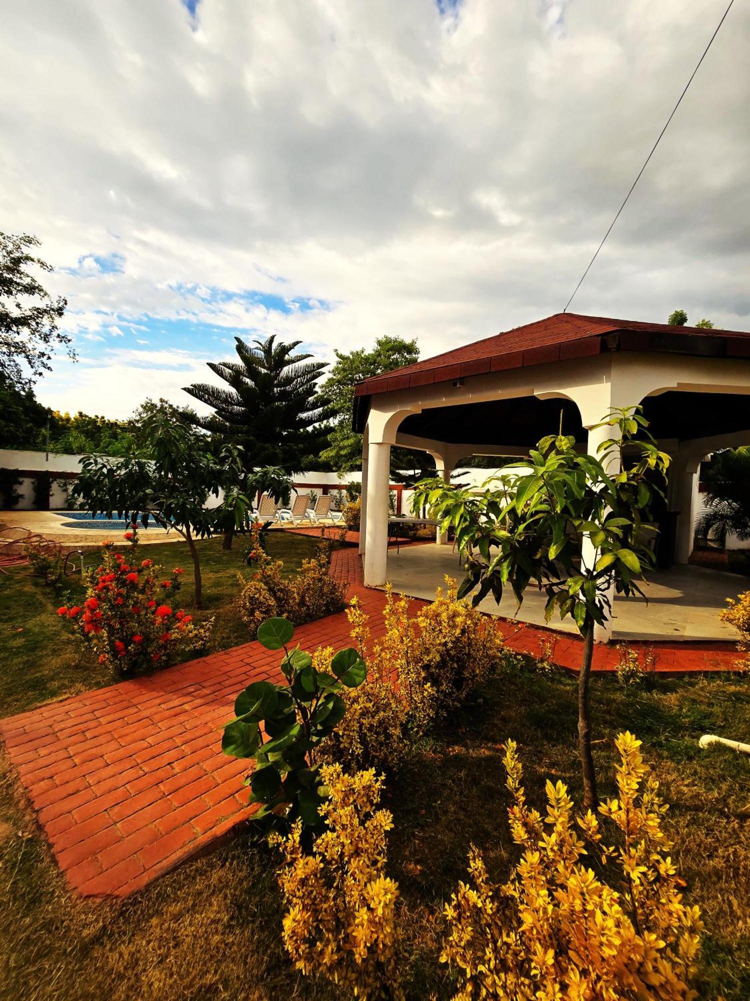 Madome Aparta Hotel Pedernales Buitenkant foto
